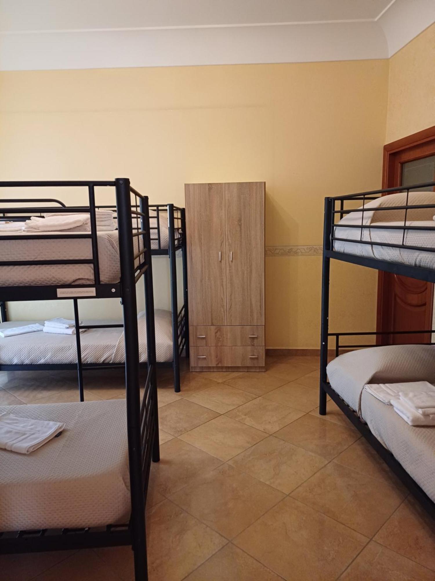 Ostello Napoli Town Zewnętrze zdjęcie